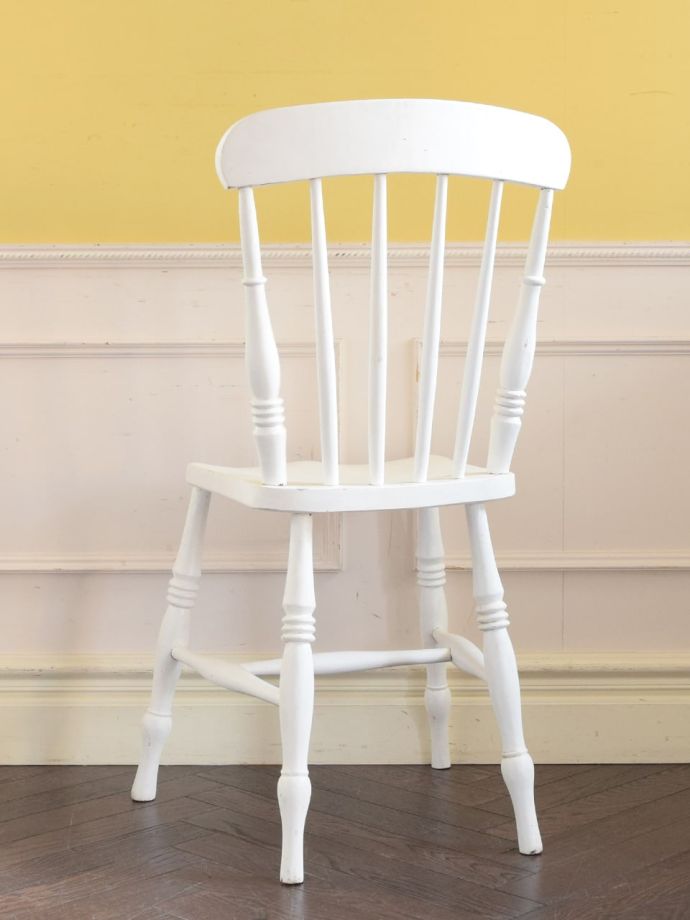 アンティークチェアの後ろ姿