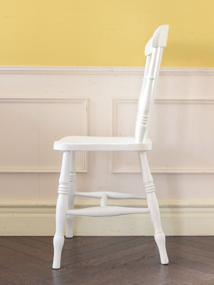 アンティークチェアの横顔