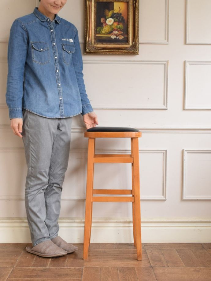 アンティークのハイスツール