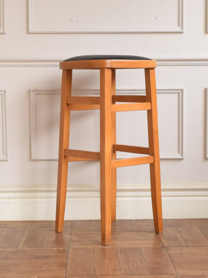 アンティークスツールの側面