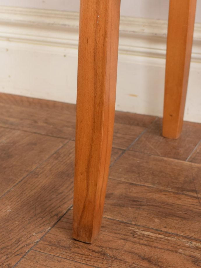 アンティークスツールの脚