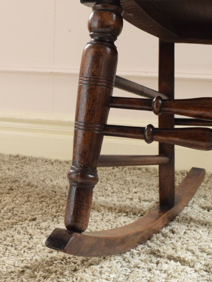 アンティークチェアの脚