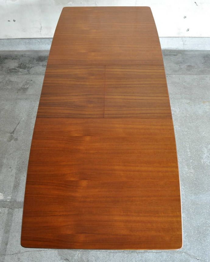 アンティークのテーブル　アンティーク家具　北欧スタイルのヴィンテージ家具、伸張式のダイニングテーブル。天板もピカピカにお直ししました。(k-1865-f)