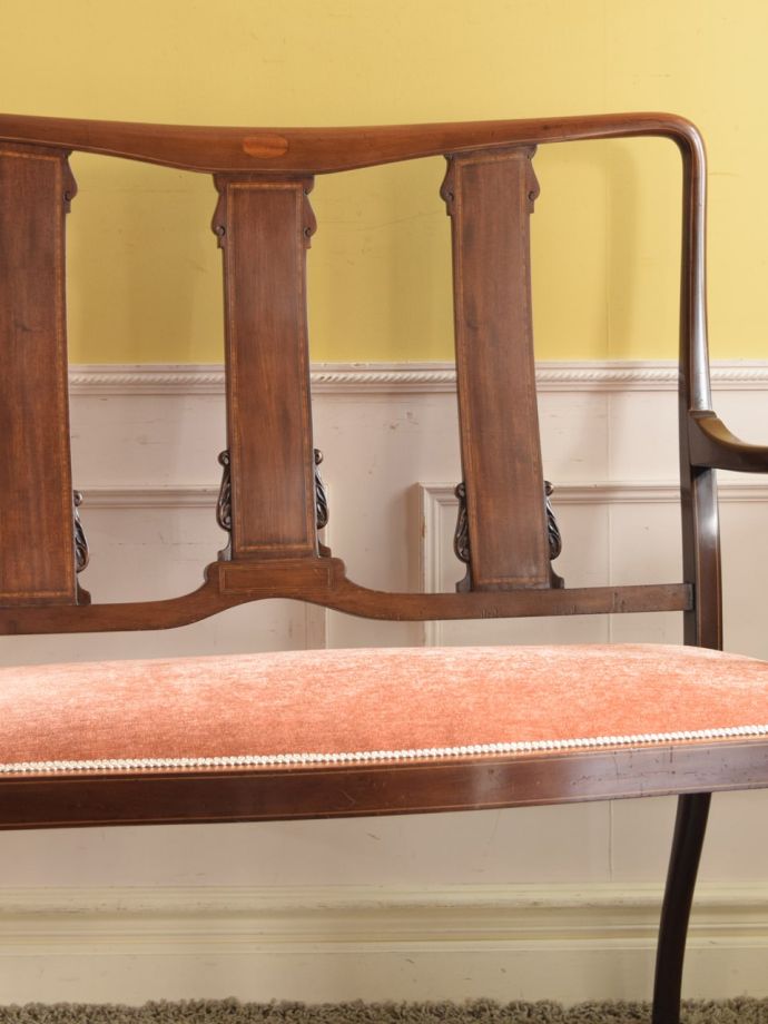 背もたれが美しいアンティークの椅子