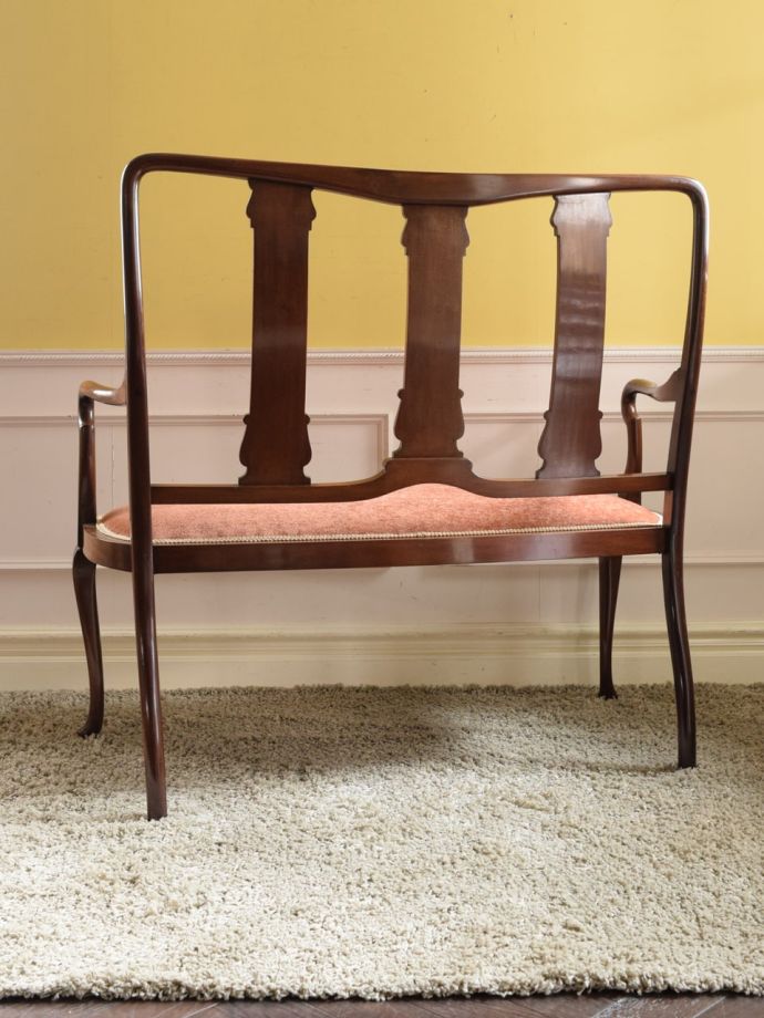 アンティークのセティの後ろ姿