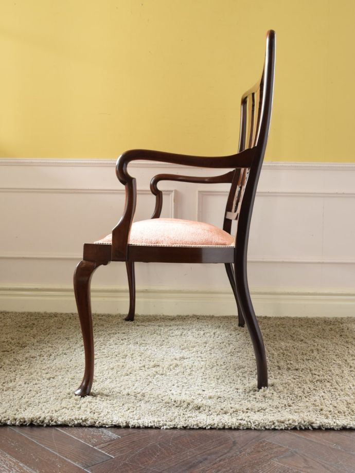 アンティークのソファの側面