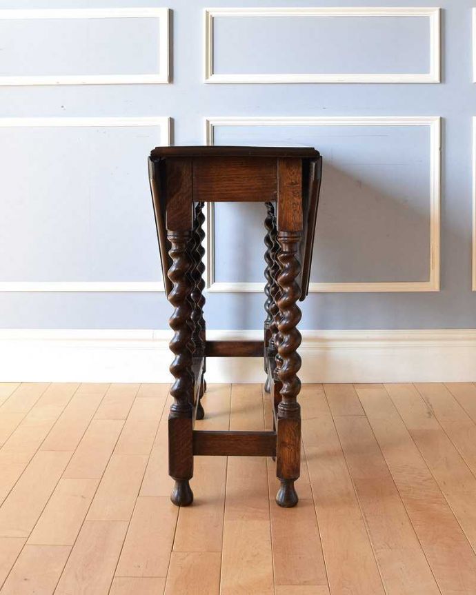 アンティークのテーブル アンティーク家具 八角形の天板のアンティーク英国家具、伸張式のゲートレッグテーブル。意外にコンパクト昔、使わないとき壁にピタッと付けて収納出来るように作られたテーブル。(k-1866-f)