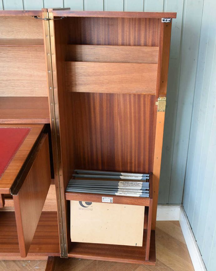 アンティークのデスク・書斎机 アンティーク家具 多機能なイギリスのヴィンテージ家具、ホームオフィス社のデスクキャビネット。下収納にはじゃばら式の書類収納もついてました。(k-1867-f)