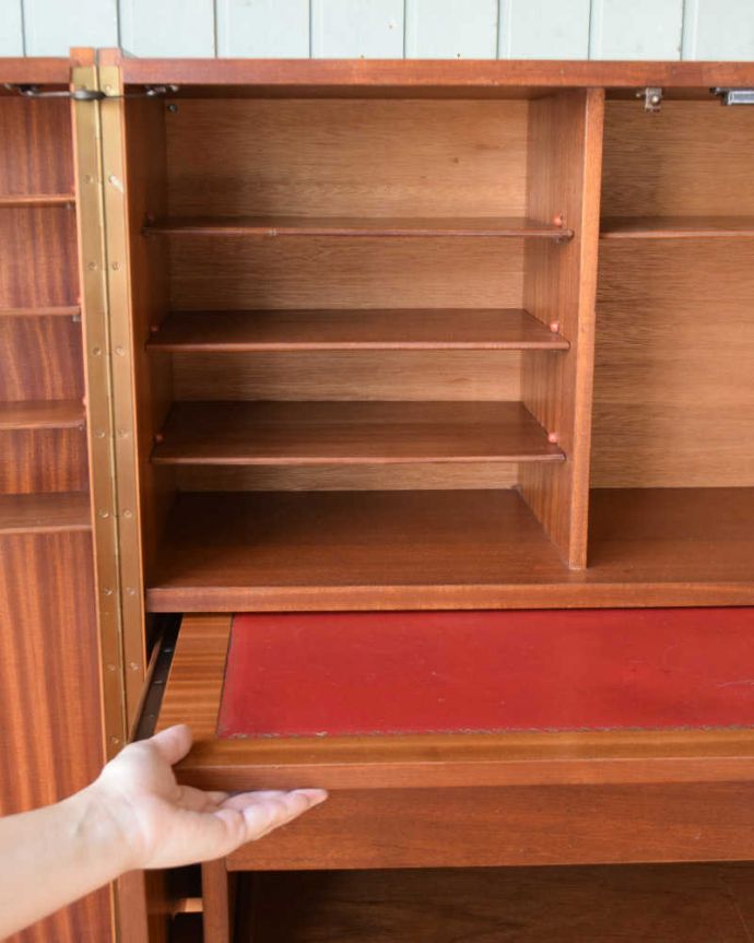 アンティークのデスク・書斎机 アンティーク家具 多機能なイギリスのヴィンテージ家具、ホームオフィス社のデスクキャビネット。デスクもスライド式で作られています。(k-1867-f)