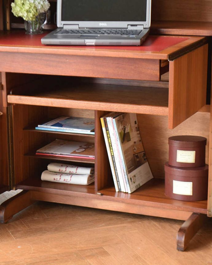 アンティークのデスク・書斎机 アンティーク家具 多機能なイギリスのヴィンテージ家具、ホームオフィス社のデスクキャビネット。A4サイズの雑誌も収納できる優等生雑誌まで収納できる高さ!本や雑誌もたっぷり収納出来ます。(k-1867-f)