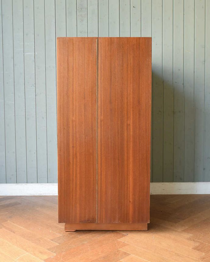 アンティークのデスク・書斎机 アンティーク家具 多機能なイギリスのヴィンテージ家具、ホームオフィス社のデスクキャビネット。横顔も美しく!こんな風に見えますもちろん、横側もキレイに修復しているので、横から見てもキレイです。(k-1867-f)