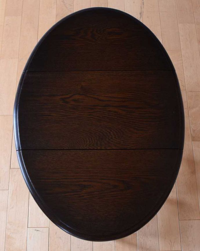 アンティークのテーブル アンティーク家具 和室でも使えるアンティーク家具、脚の装飾が美しい小ぶりなゲートレッグテーブル。天板の修復には自信があります。(k-1868-f)