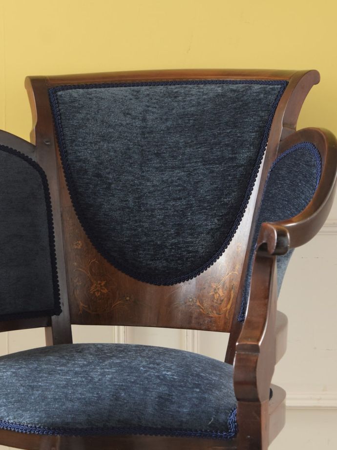 背もたれが美しいアンティークの椅子