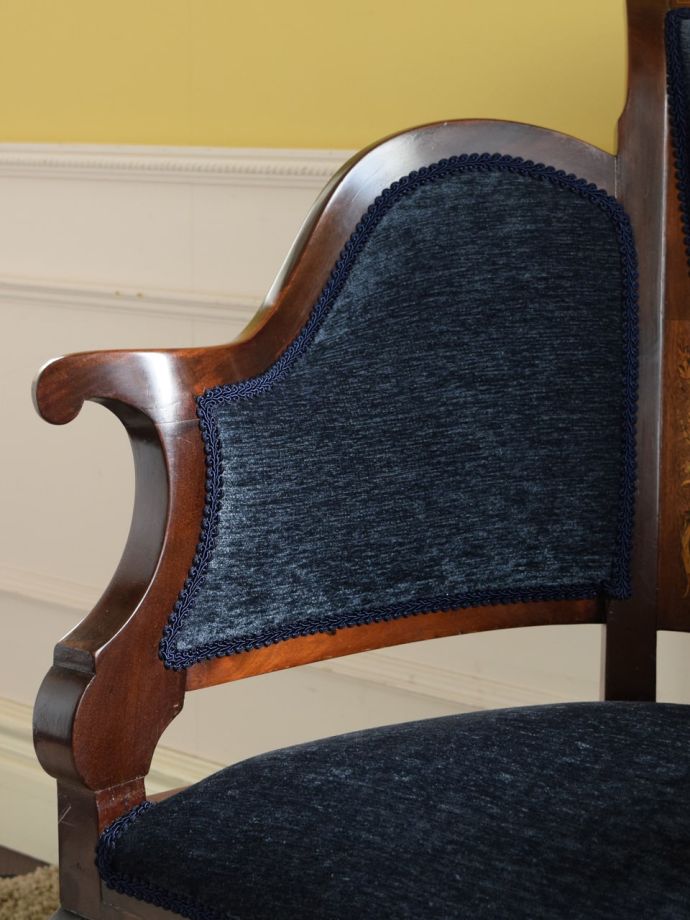 アンティークの椅子のアーム