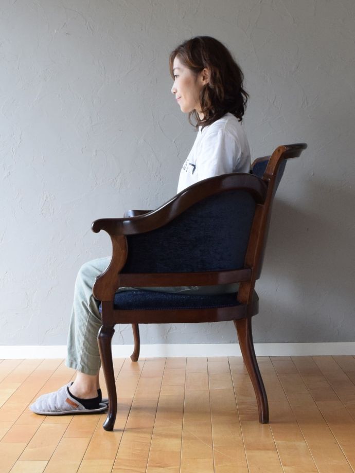 アンティークのソファの側面