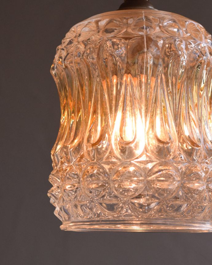 ペンダントライト　照明・ライティング　カラーガラス入りのアンティークペンダントライト（コード・シャンデリア電球・ギャラリーなし）。。(k-1870-z)