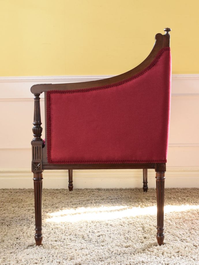 アンティークのソファの側面