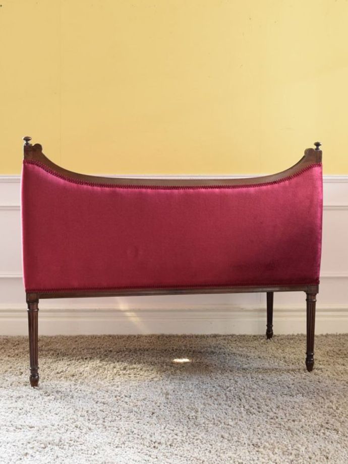 アンティークのセティの後ろ姿