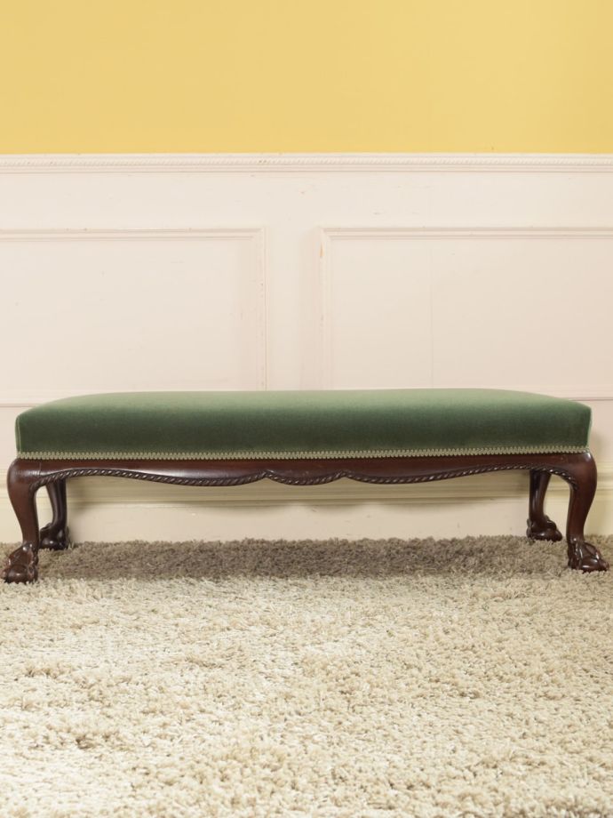 アンティークスツールの後ろ姿