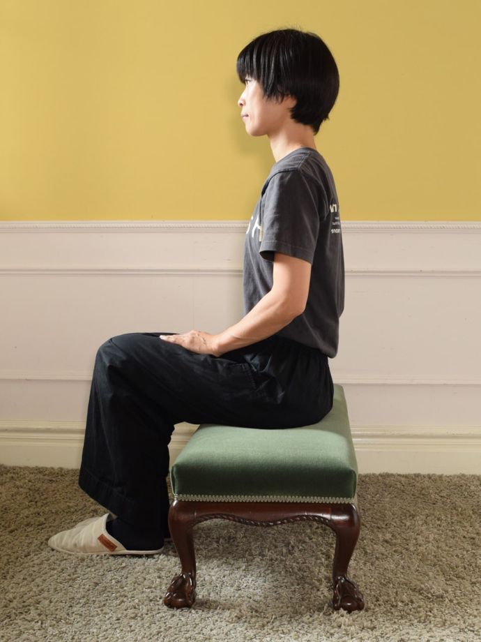 アンティークスツールの側面