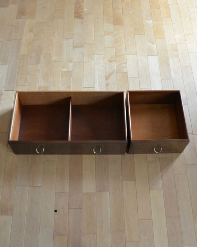 G-PLAN(Gプラン)　アンティーク家具　ブラックの色使いがカッコイイ、G-planのヴィンテージサイドボード。。(k-1875-f)