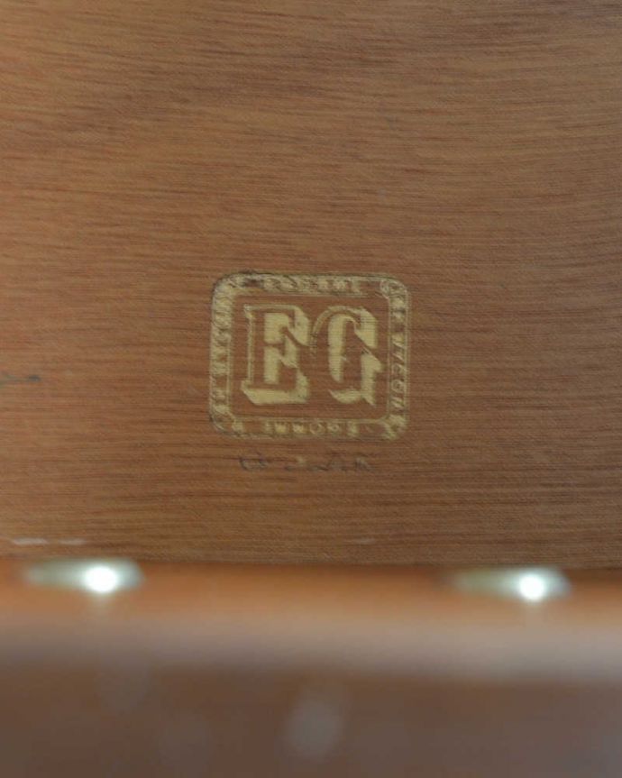 G-PLAN(Gプラン)　アンティーク家具　ブラックの色使いがカッコイイ、G-planのヴィンテージサイドボード。。(k-1875-f)