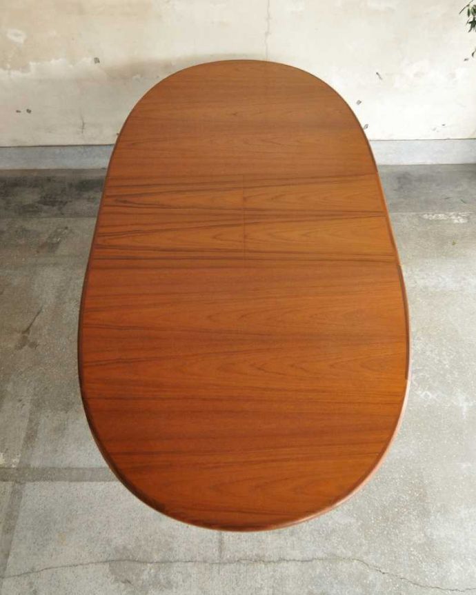 G-PLAN(Gプラン)　アンティーク家具　シンプルデザインの伸張式ダイニングテーブル、G-PLANのヴィンテージ家具。天板もピカピカにお直ししました。(k-1876-f)