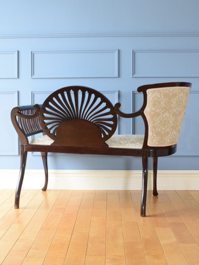 アンティークのセティの後ろ姿