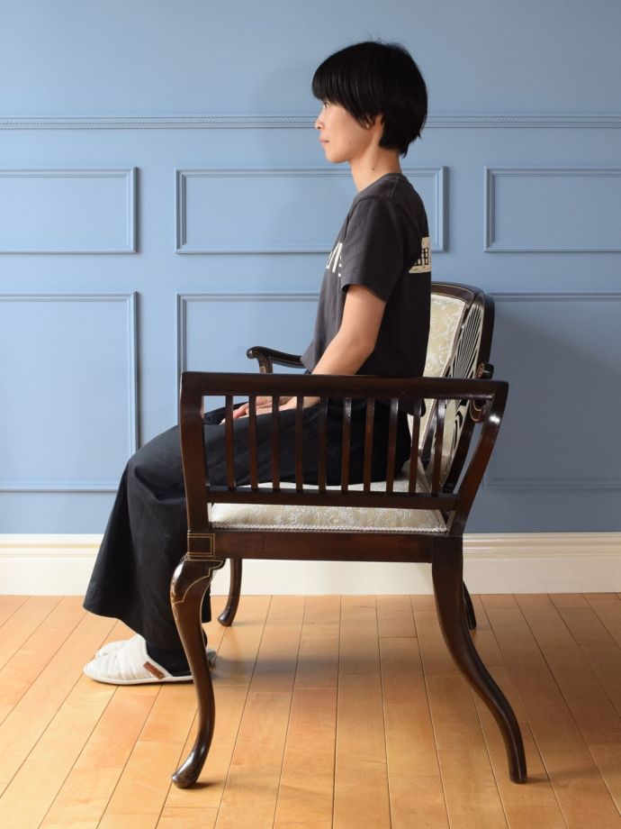 アンティークのソファの側面