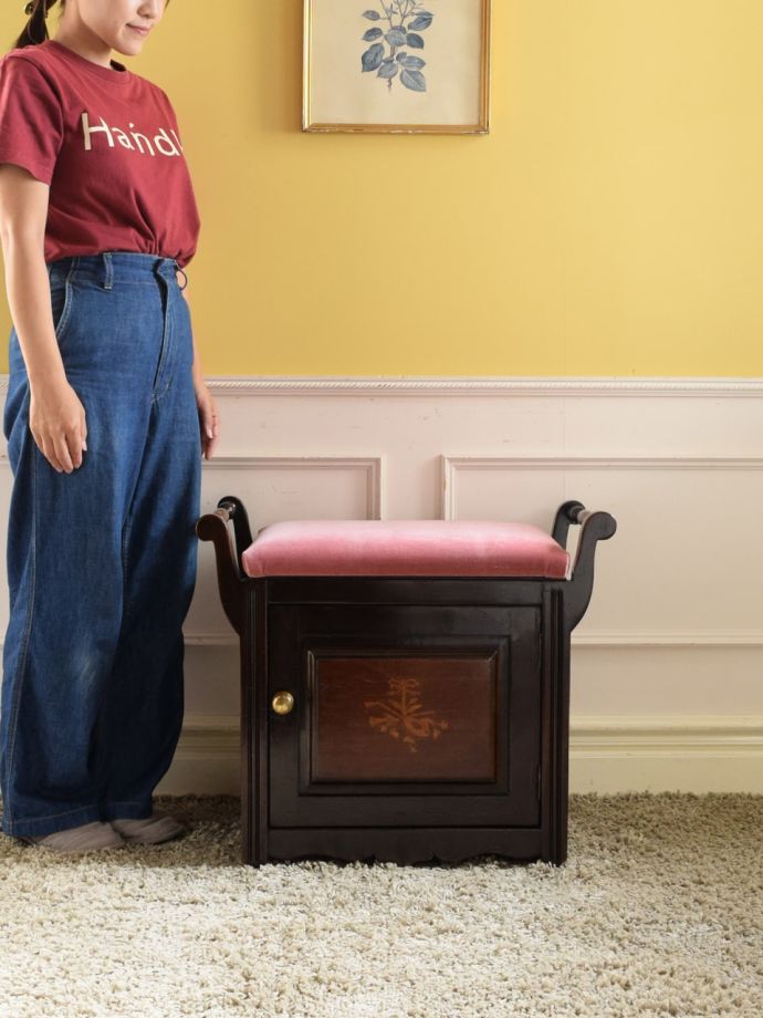 アンティークのピアノスツール