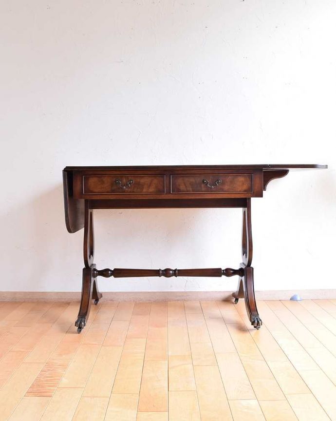 アンティークのデスク・書斎机　アンティーク家具　英国のアンティーク家具、キャスター付きのバタフライテーブル（デスク）。片方だけ開いても使えます3WAYで使えるから、片側だけ開いた状態でもOK。(k-1880-f)