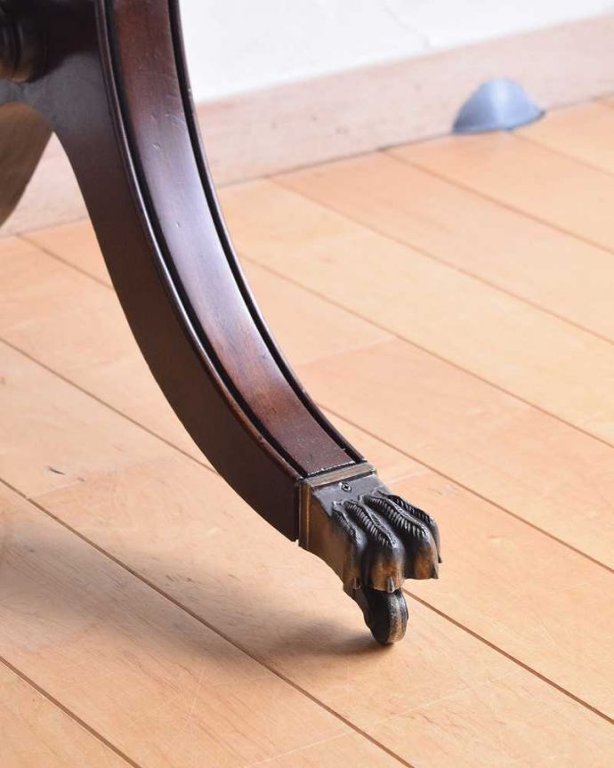 アンティークのデスク・書斎机　アンティーク家具　英国のアンティーク家具、キャスター付きのバタフライテーブル（デスク）。女性1人でラクラク運べちゃうんですキャスター付きの脚。(k-1880-f)