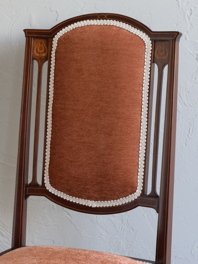 背もたれが美しいアンティークの椅子