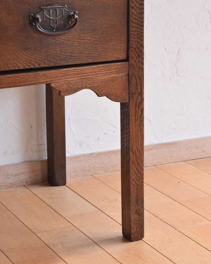 サイドボード　アンティーク家具　英国のアンティーク家具、グリーンのタイルがキレイなウォッシュスタンド（。女性1人でラクラク運べちゃうんですHandleのアンティークは、脚の裏にフェルトキーパーをお付けしています。(k-1882-f)