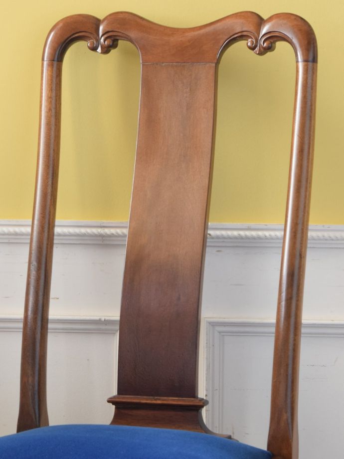 背もたれが美しいアンティークの椅子