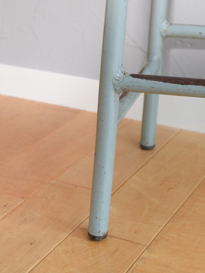 アンティークスツールの脚