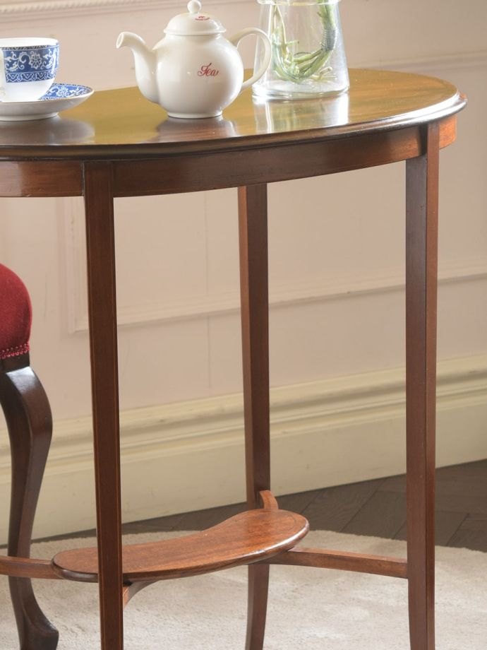 英国のアンティーク家具らしいデザイン