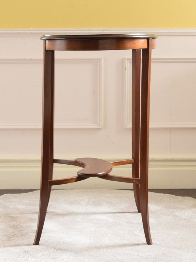 アンティーク家具の側面