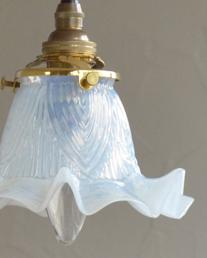 ペンダントライト　照明・ライティング　オパールセントのアンティークペンダントライト（コード・シャンデリア電球・ギャラリーA付き）。。(k-1885-z)