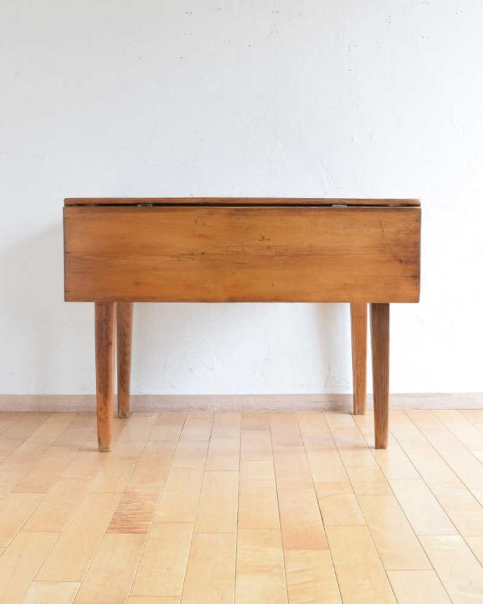 アンティークのテーブル アンティーク家具 どんなスタイルのお部屋にも合わせすいアンティーク家具、サイズを変えられるバラフライテーブル(ドロップリーフテーブル)。クルッと回転。(k-1886-f)