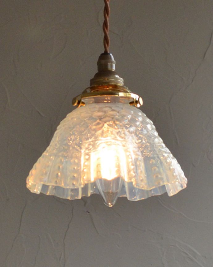 ペンダントライト　照明・ライティング　アンティークオパールセントシェード（コード・シャンデリア電球・ギャラリーA付き）。。(k-1886-z)
