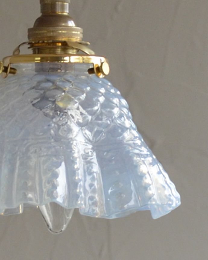 ペンダントライト　照明・ライティング　アンティークオパールセントシェード（コード・シャンデリア電球・ギャラリーA付き）。。(k-1886-z)
