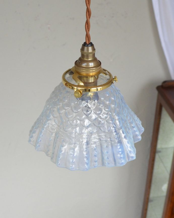 ペンダントライト　照明・ライティング　アンティークオパールセントシェード（コード・シャンデリア電球・ギャラリーA付き）。。(k-1886-z)