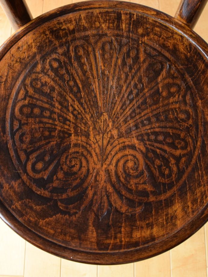 アンティークの椅子の座面の模様