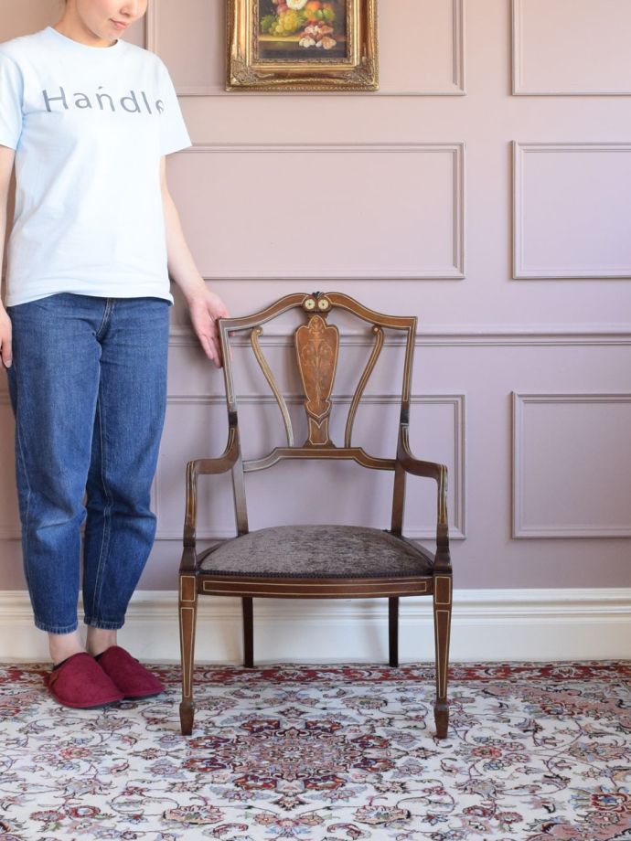 英国アンティークのサロンチェア