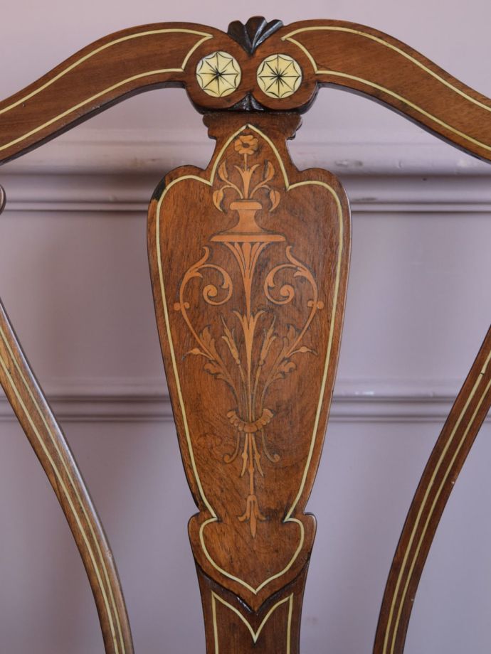 英国アンティークらしい装飾