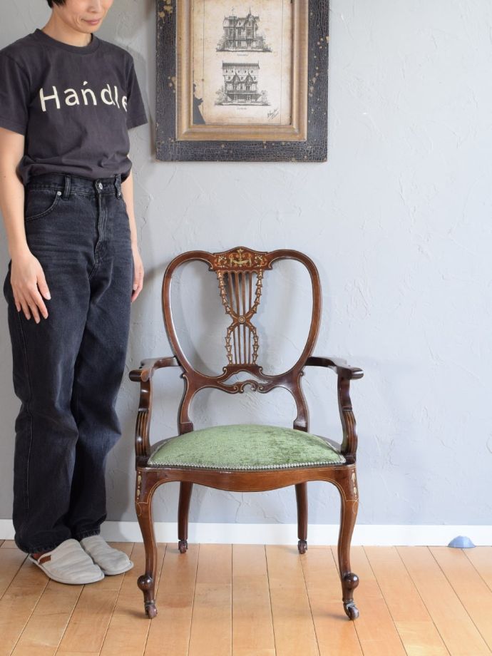 英国アンティークのサロンチェア