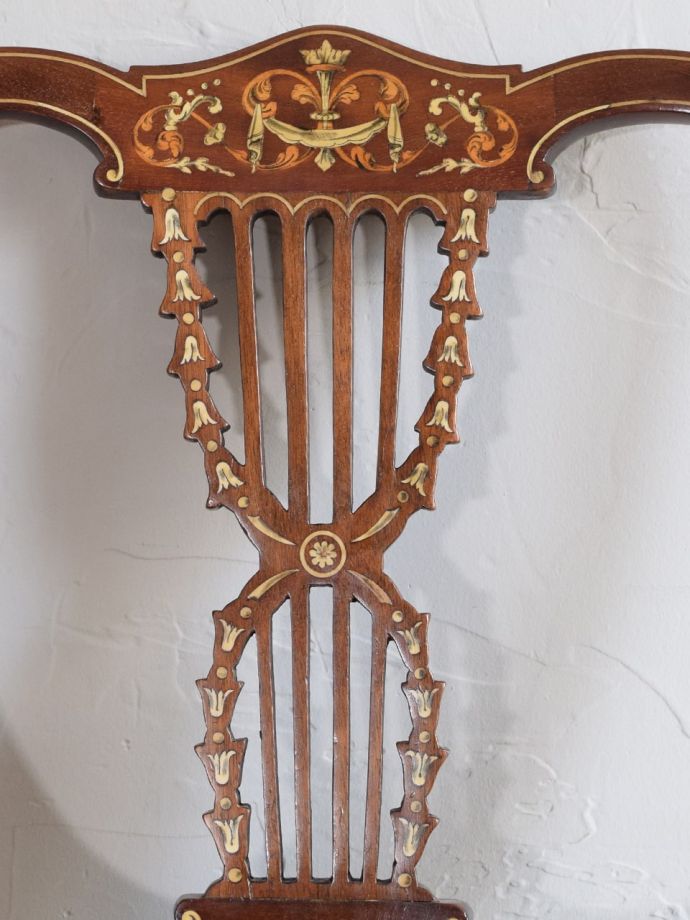 英国アンティークらしい装飾