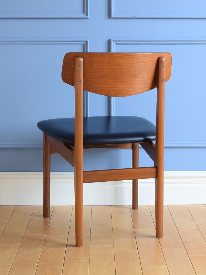 ビンテージチェアの後ろ姿