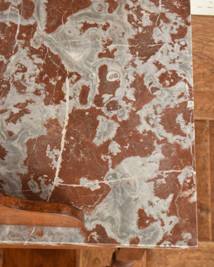 サイドボード　アンティーク家具　ピンクのタイルが可愛いウォッシュスタンド、サテンウッド材のアンティーク家具。コンディションもバッチリ！天然大理石はコンディションが一番大事なポイント。(k-1894-f)